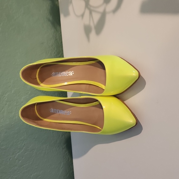 Shoes Andrea size 8 color Neon - Picture 3 of 7